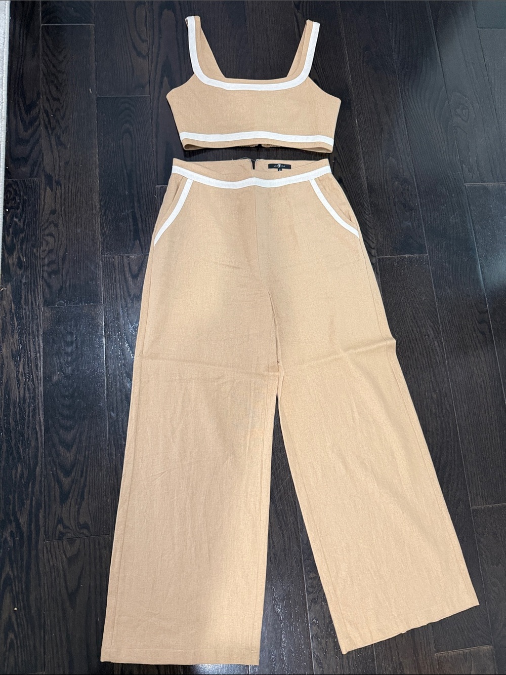 7 For All Mankind Beige Wide-Leg Pants with Cream-Trim Cropped Tank